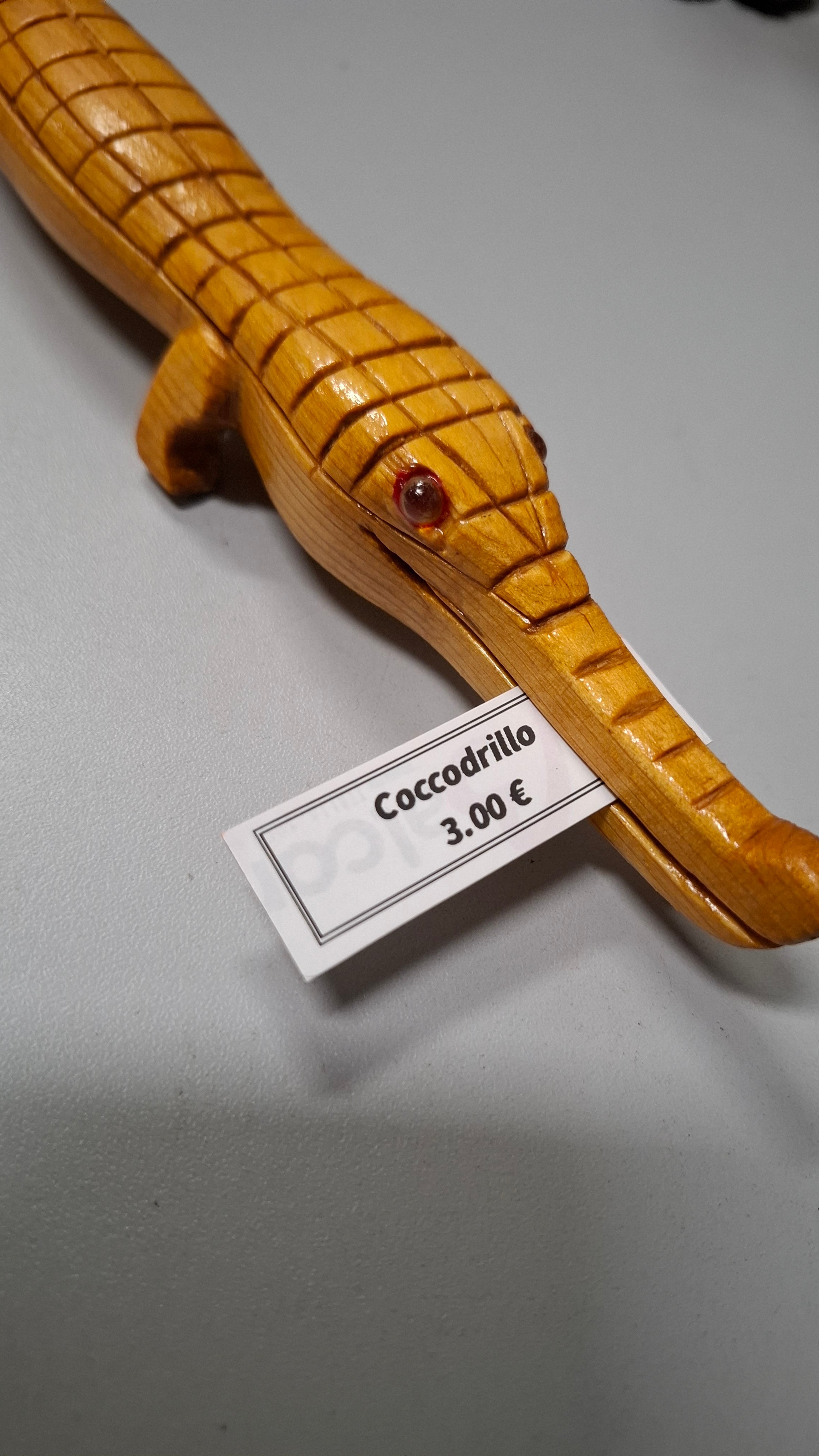 Coccodrillo in legno