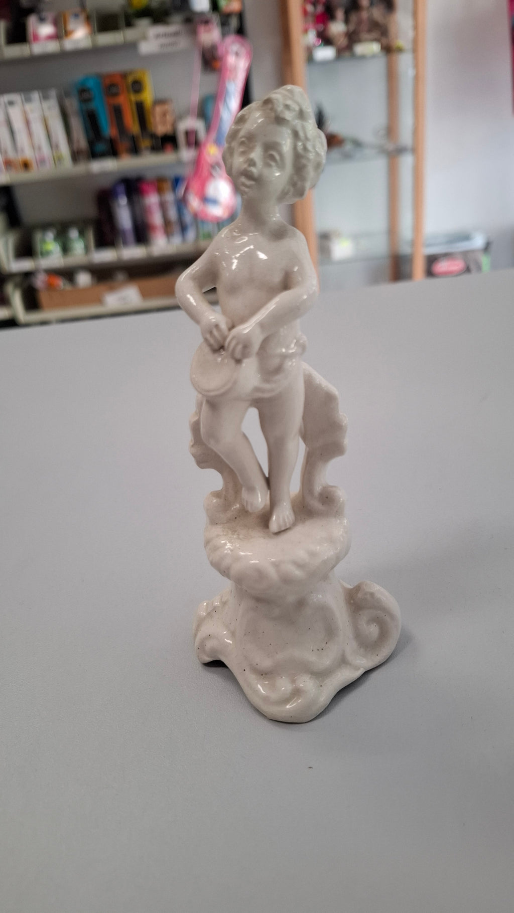 Statuetta bianca