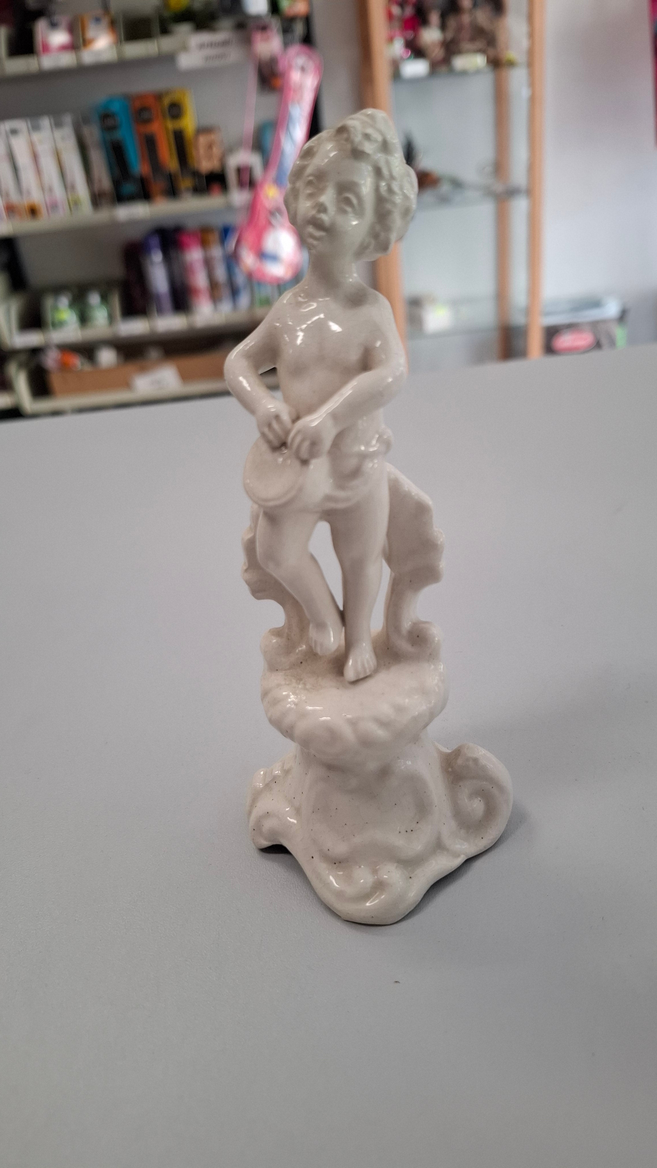 Statuetta bianca